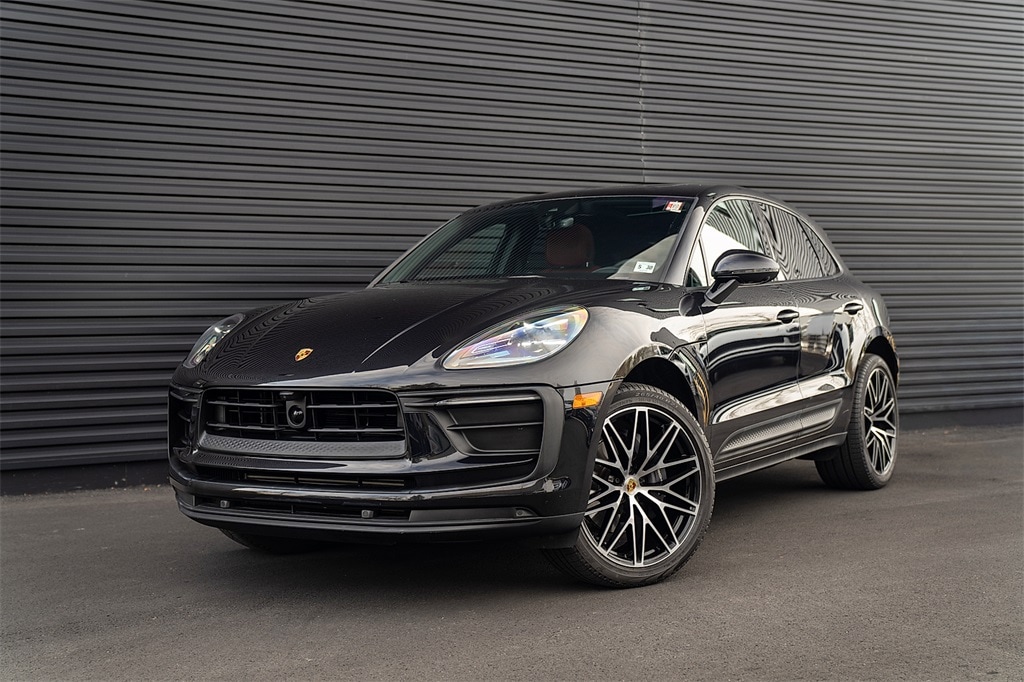 2025 Porsche Macan Base's photo