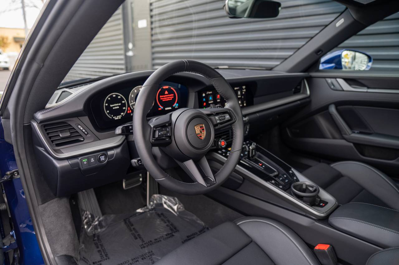 2025 Porsche 911 photo 4