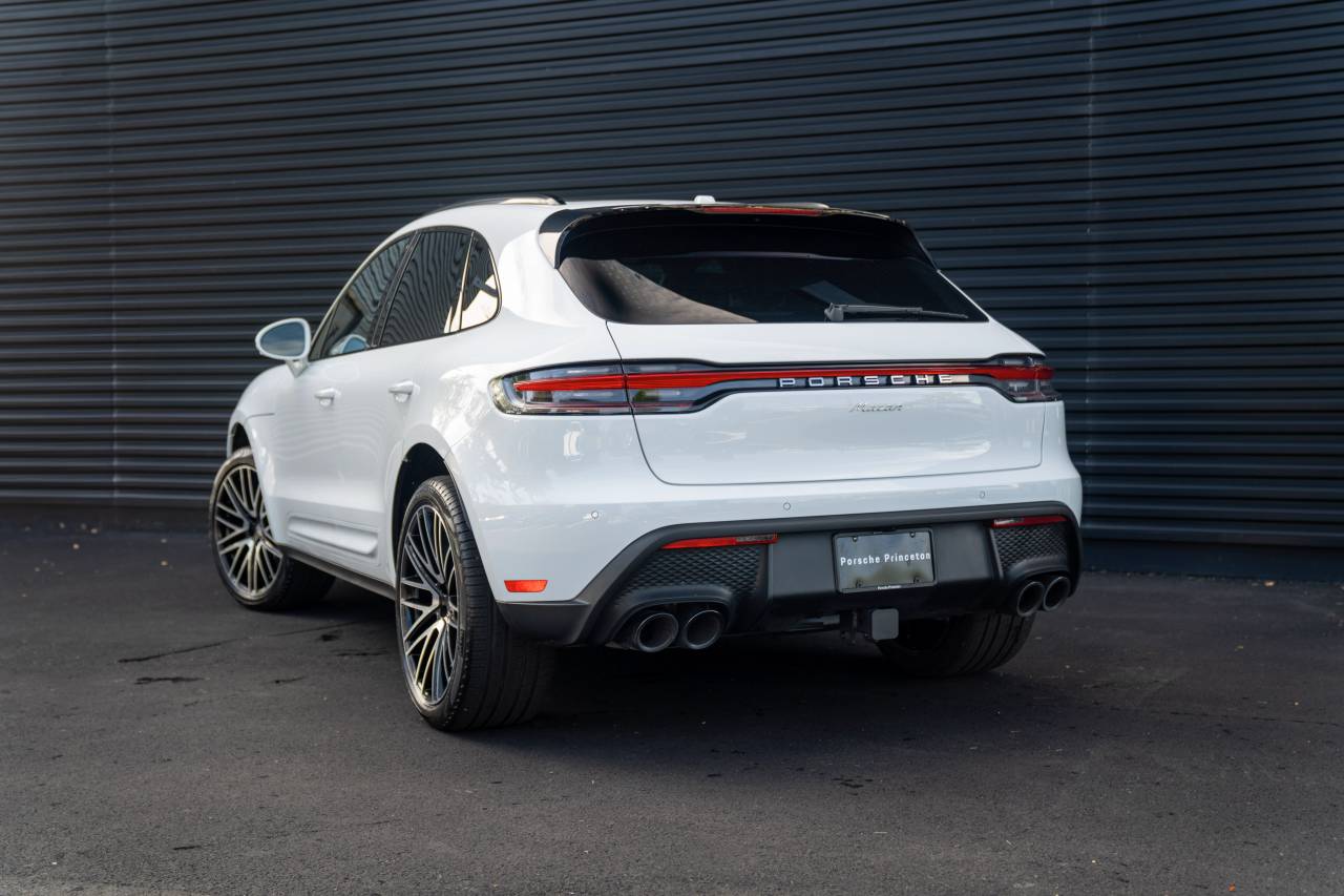 2025 Porsche Macan T photo 3
