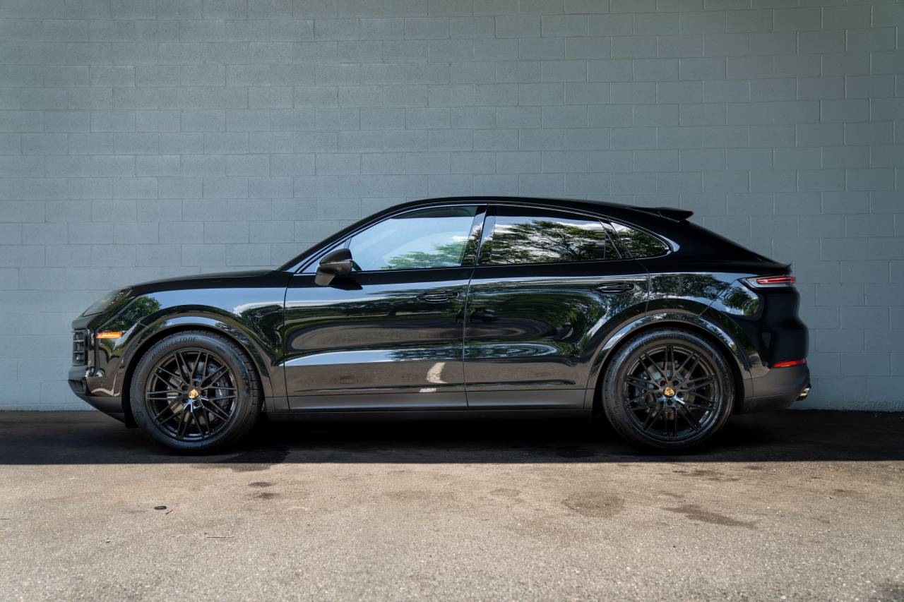 2025 Porsche Cayenne Coupe photo 2