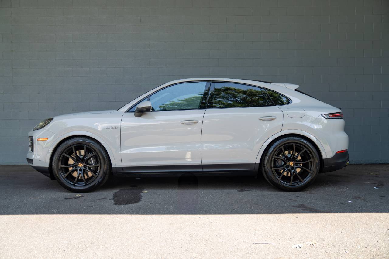 2025 Porsche Cayenne E-Hybrid Coupe photo 2