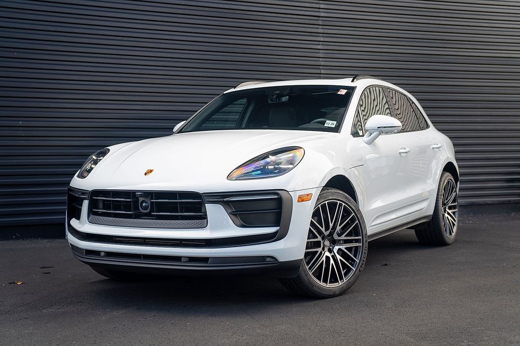 2025 Porsche Macan Base