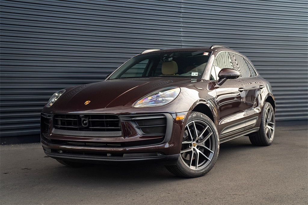 2025 Porsche Macan Base's photo