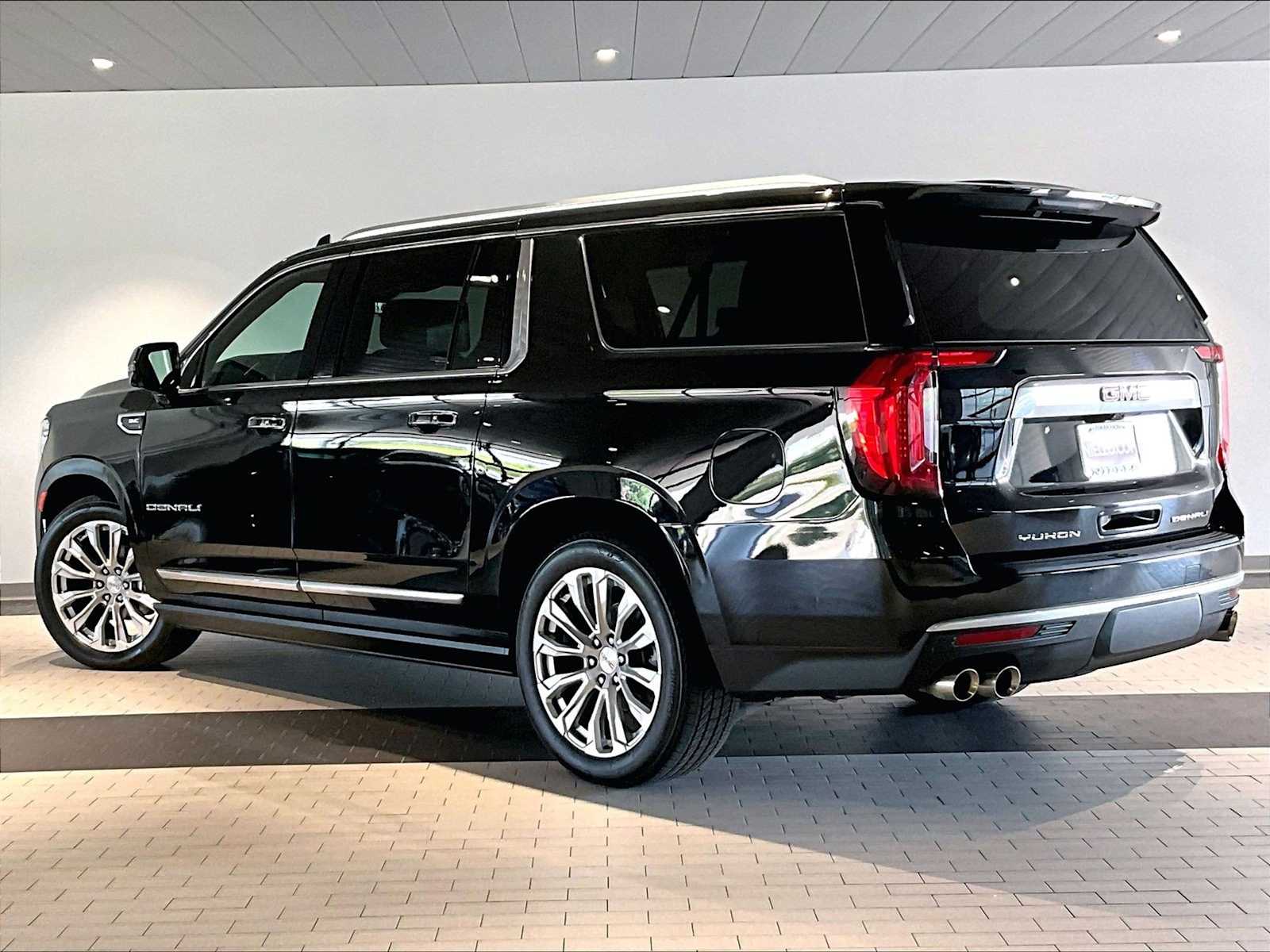 2024 GMC Yukon XL Denali Denali 4WD 4dr photo 2