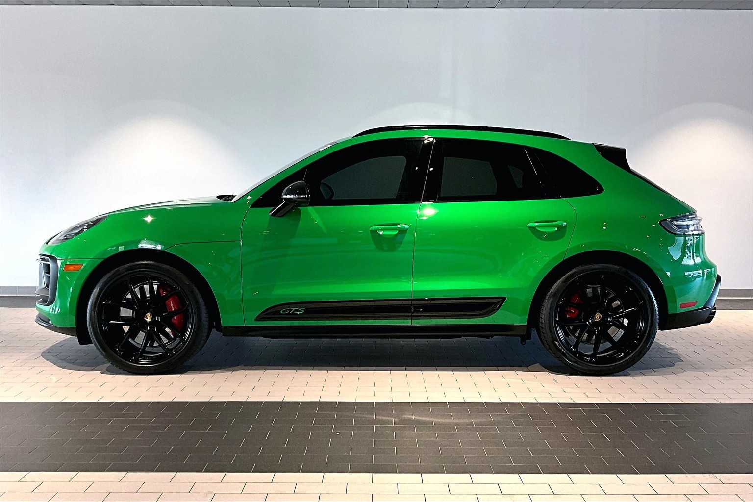 2023 Porsche Macan GTS photo 2