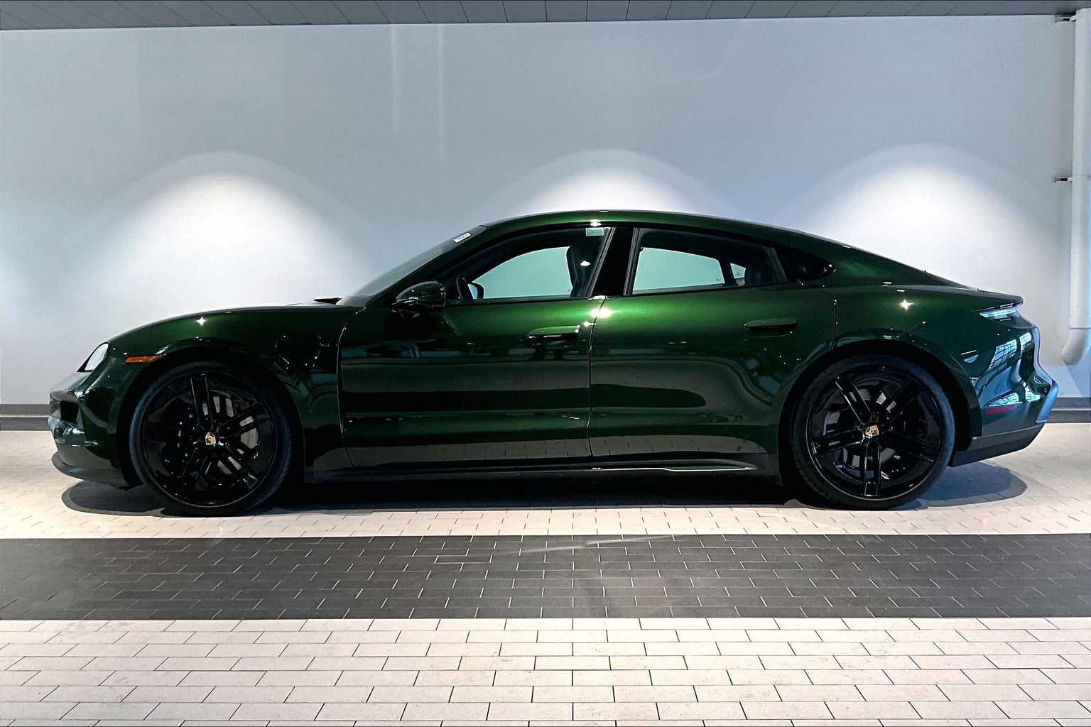 2025 Porsche Taycan photo 2