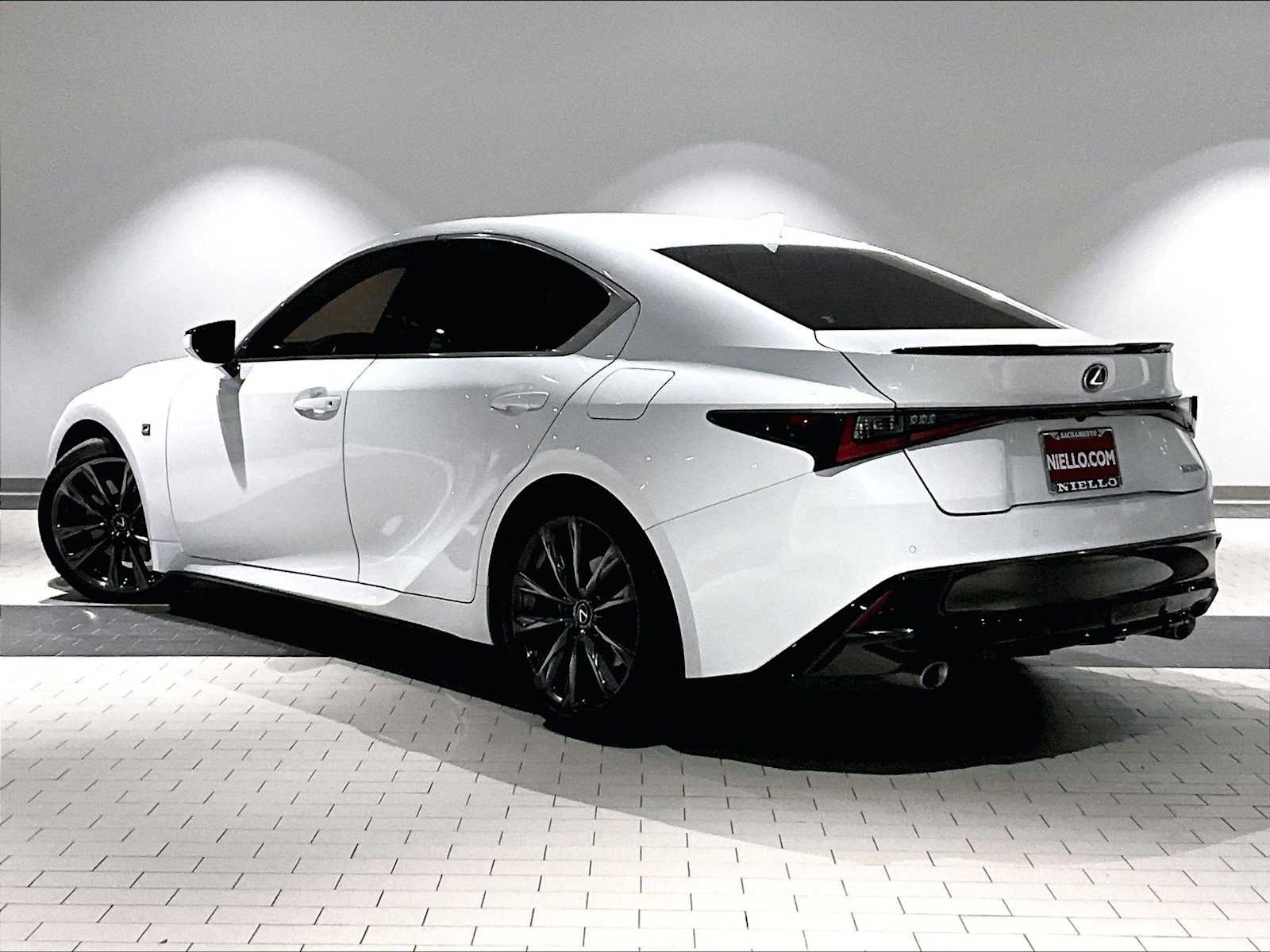 2022 Lexus IS F SPORT photo 3