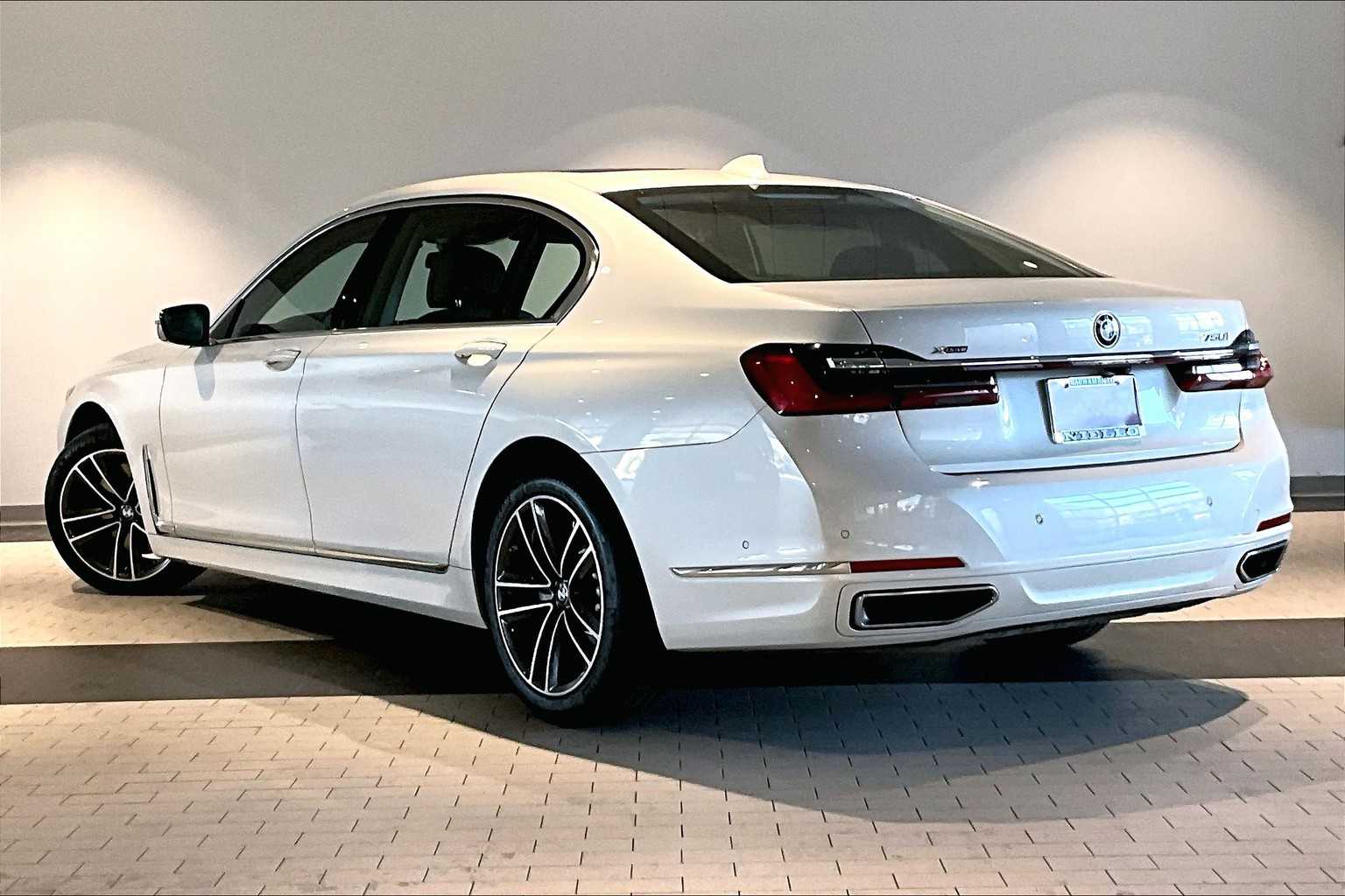 2020 Bmw 750i xDrive Sedan photo 2