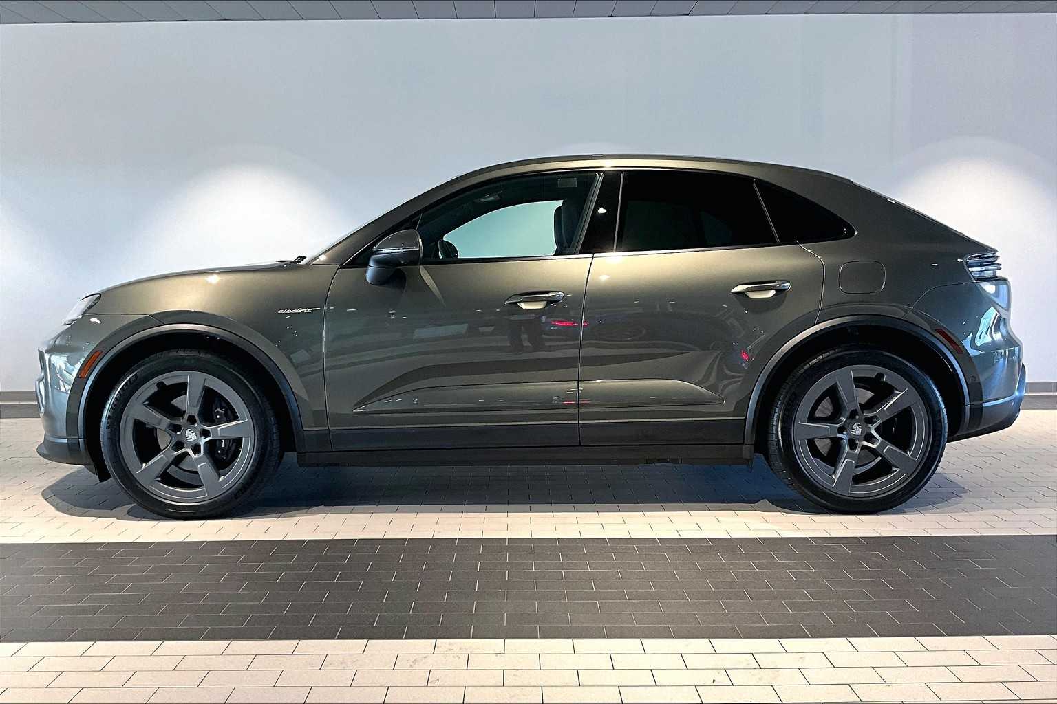 Certified 2024 Porsche Macan Base with VIN WP1AA2XA4RL003289 for sale in Sacramento, CA