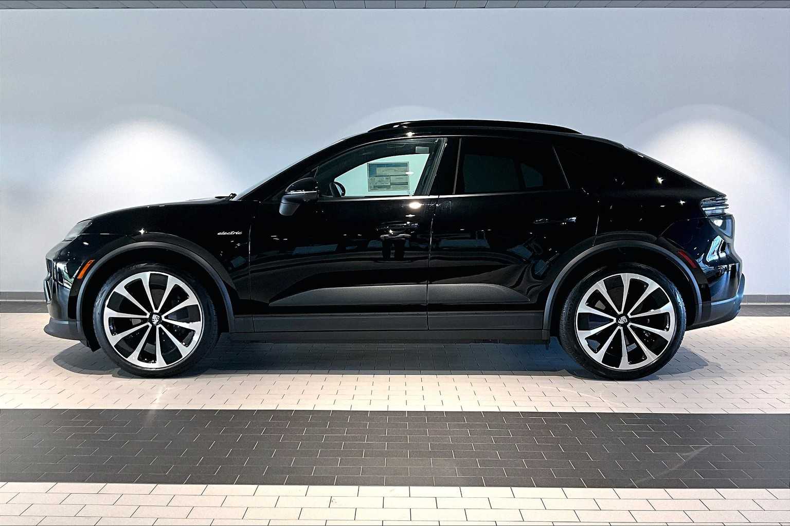 2025 Porsche Macan Electric 4 photo 2