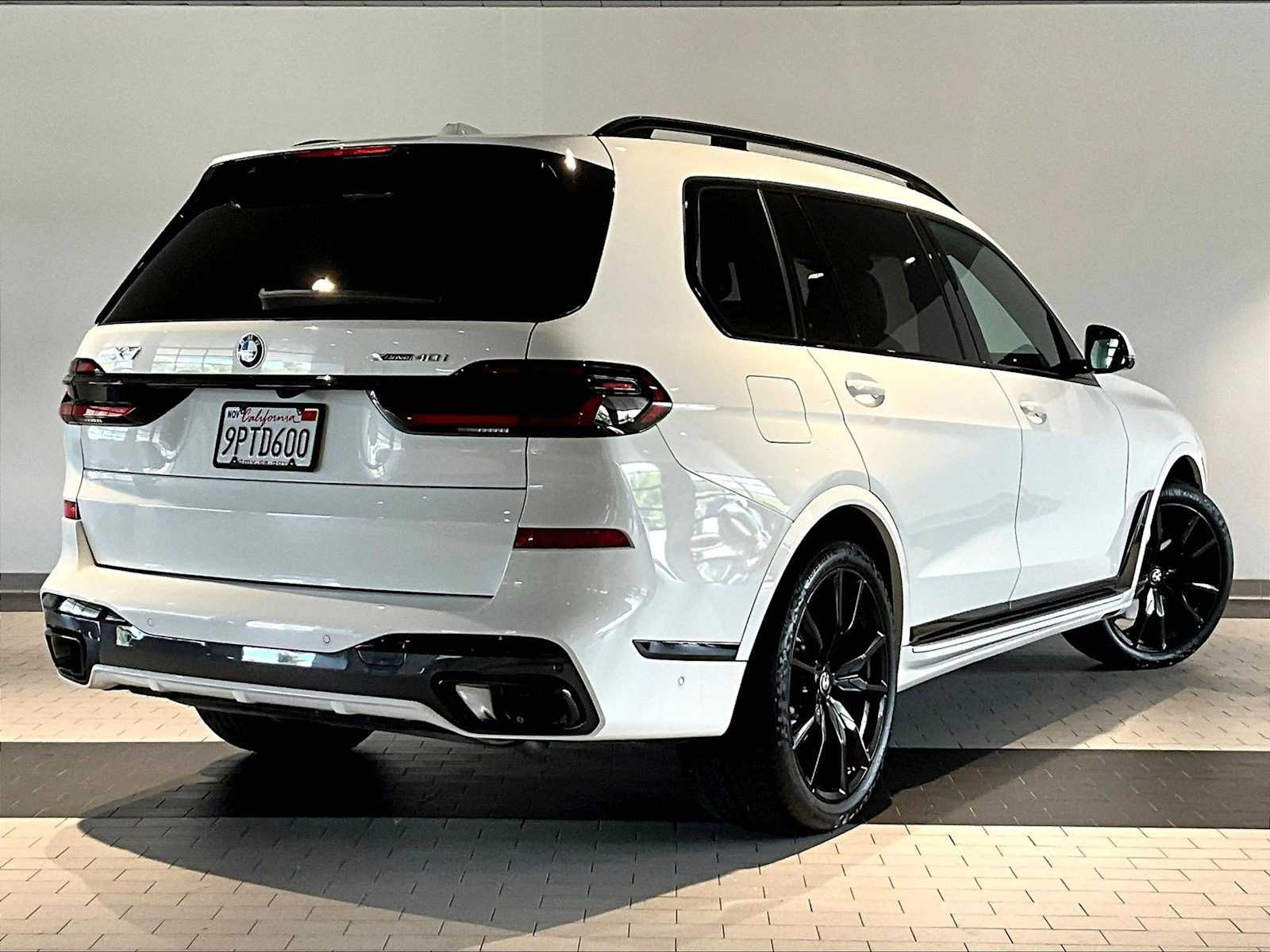 2025 BMW X7 xDrive40i xDrive40i Sports Activity Vehicle photo 6