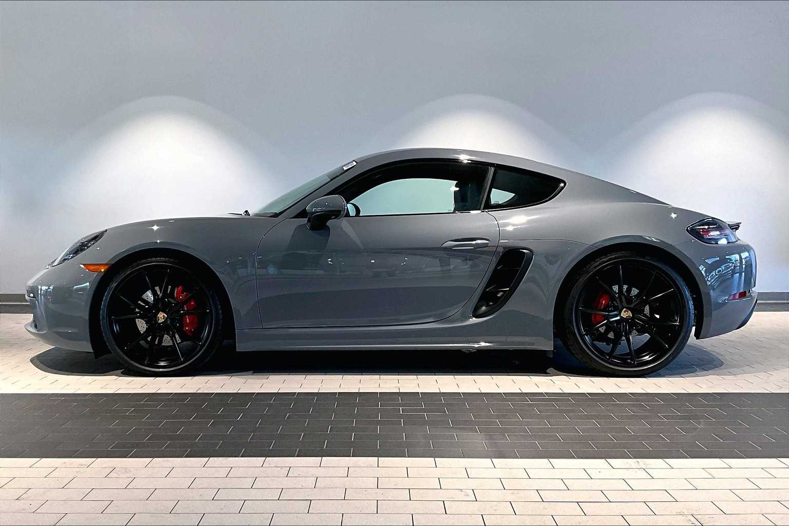 2024 Porsche Cayman S photo 2