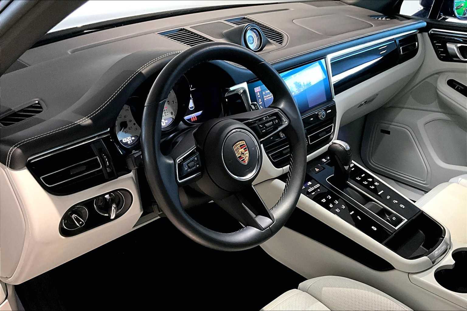2024 Porsche Macan S photo 4