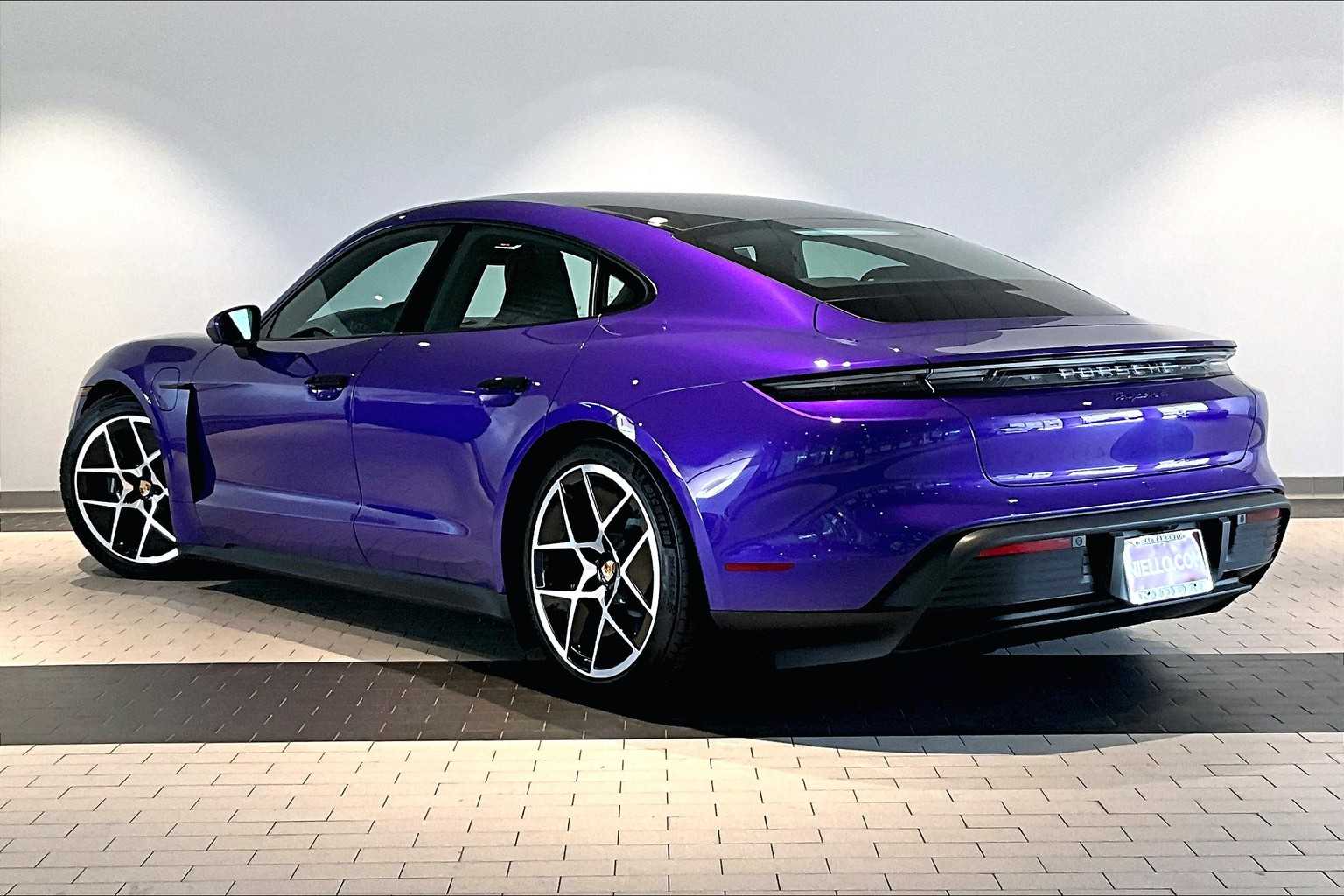 2025 Porsche Taycan 4 photo 3