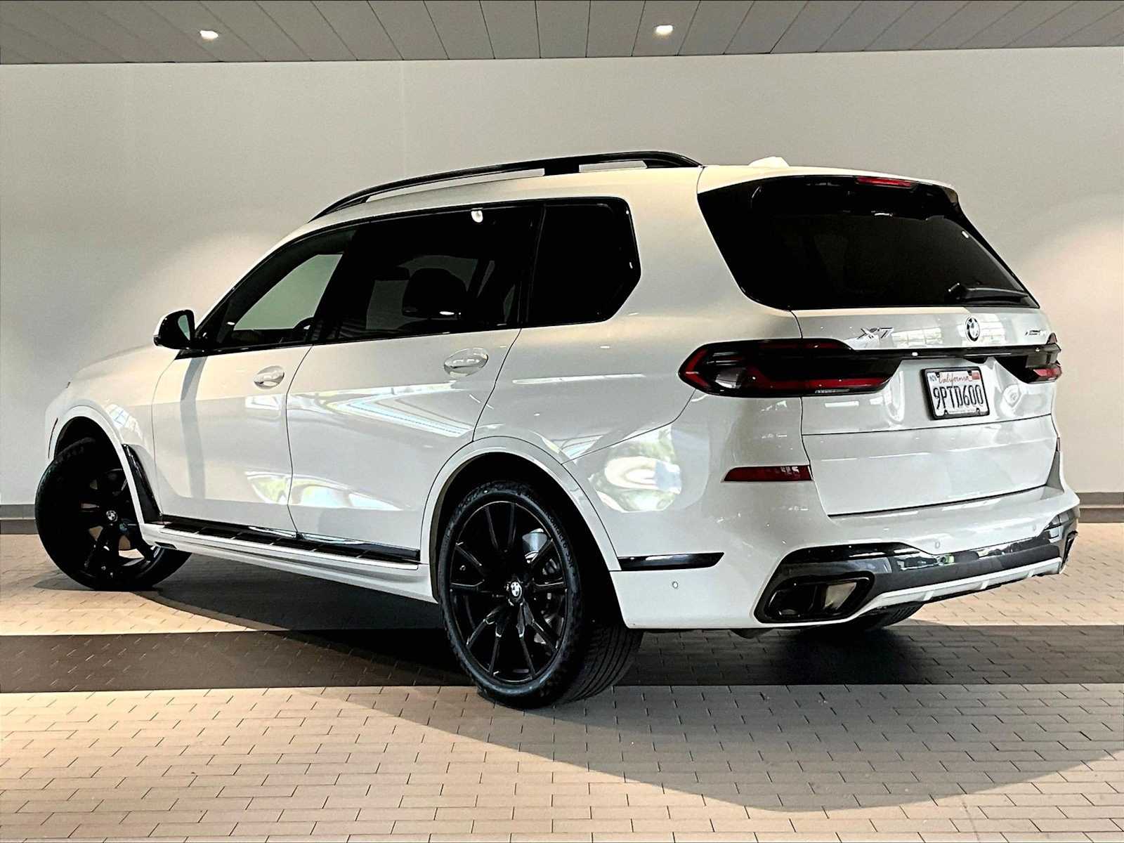 2025 BMW X7 xDrive40i xDrive40i Sports Activity Vehicle photo 2