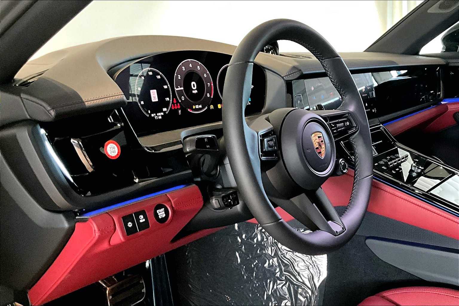 2025 Porsche Panamera 4 photo 4