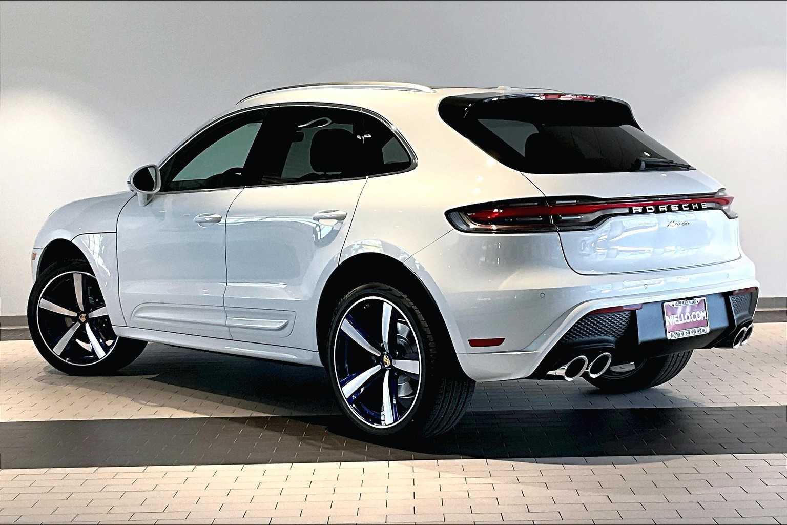 2025 Porsche Macan T photo 3