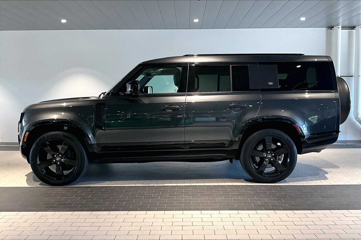 2024 Land Rover Defender X-Dynamic SE photo 2