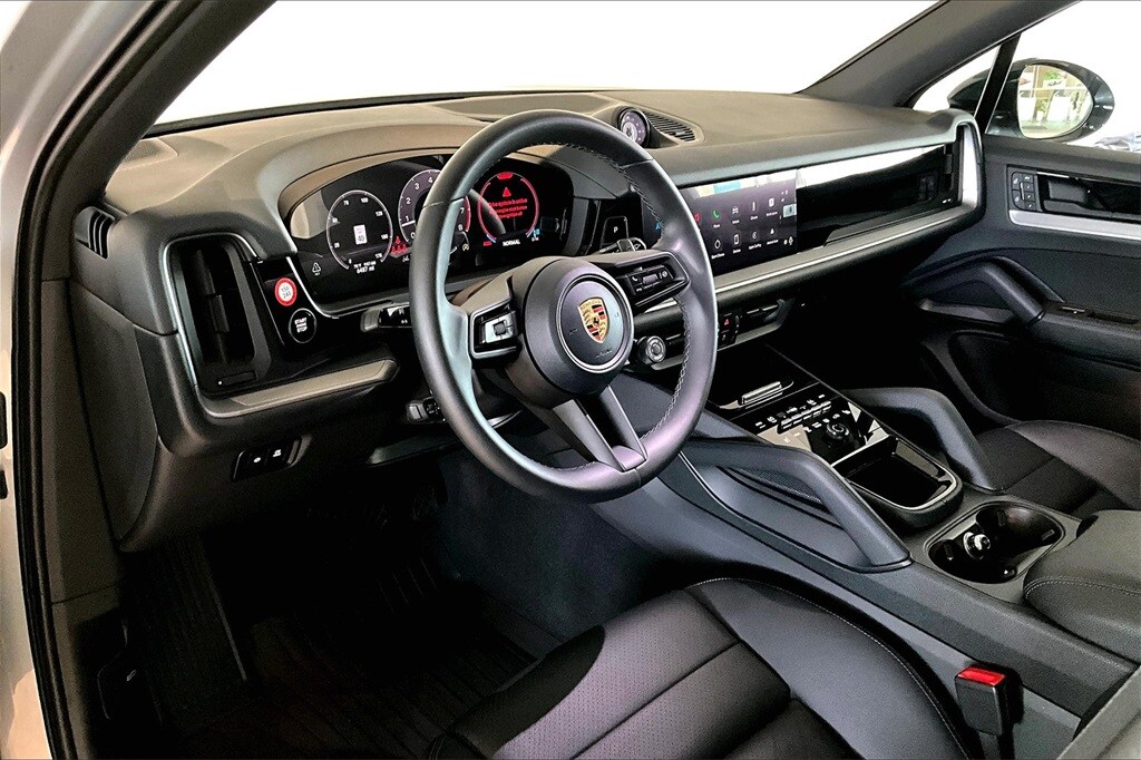2024 Porsche Cayenne photo 4