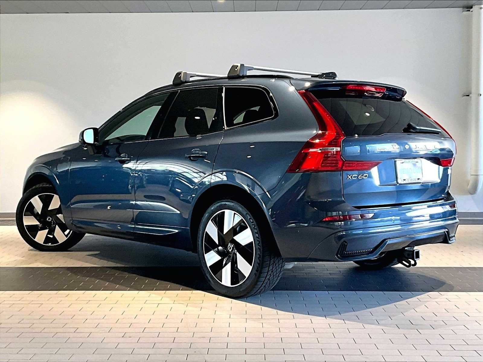 2024 Volvo XC60 Recharge Plug-In Hybrid Ultimate Dark Theme T8 Eawd Phev photo 2