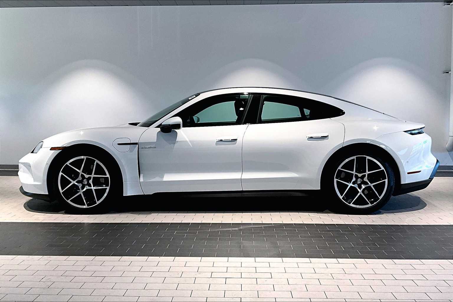 2025 Porsche Taycan photo 2