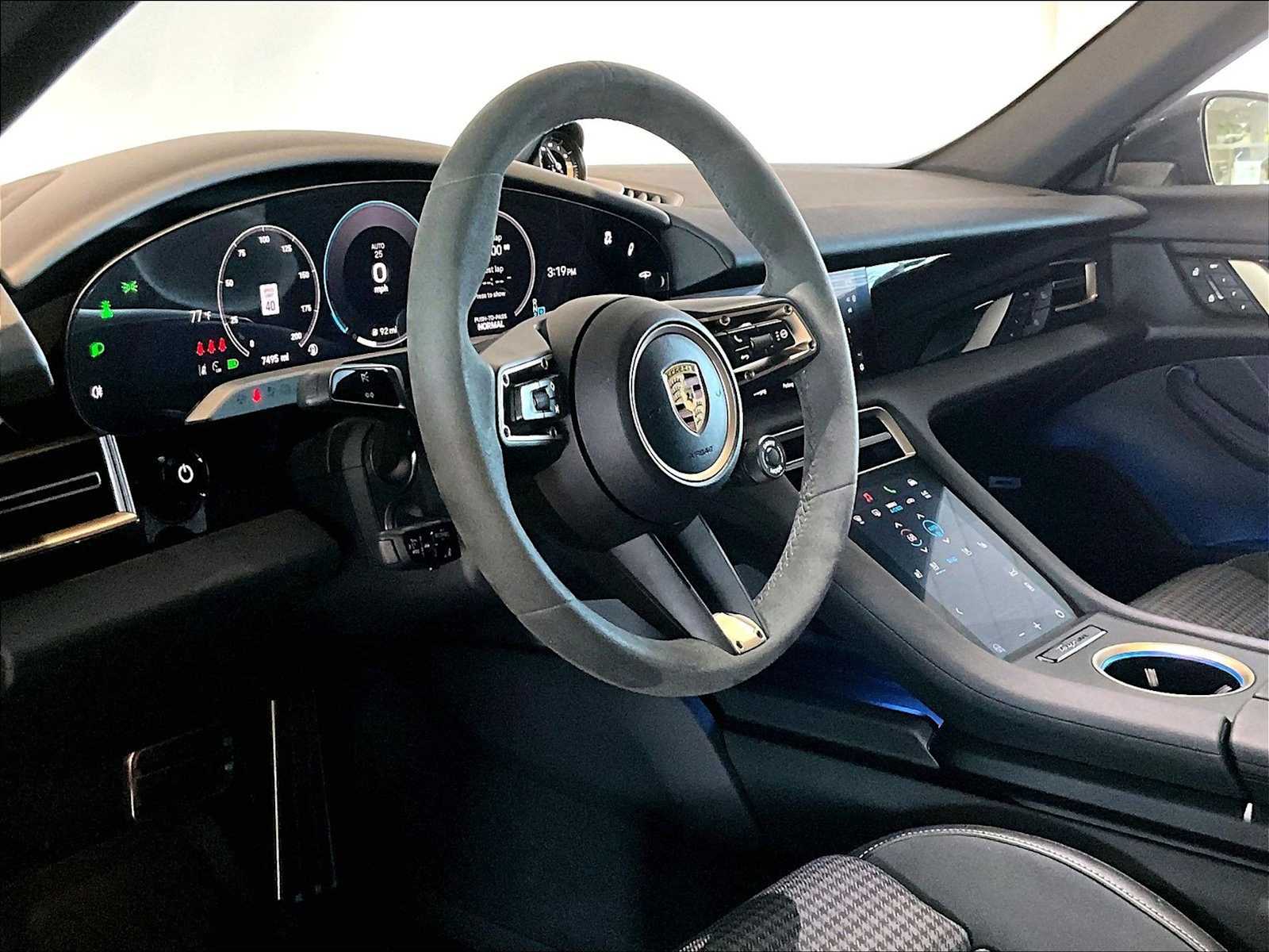 2025 Porsche Taycan 4S photo 4