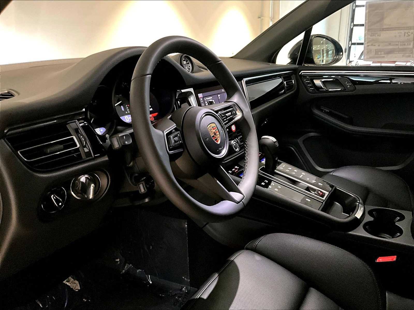 2026 Porsche Macan T photo 4