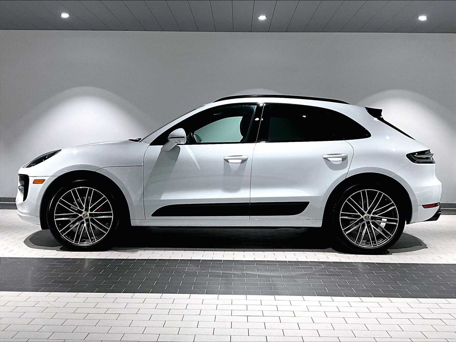 2021 Porsche Macan GTS photo 2