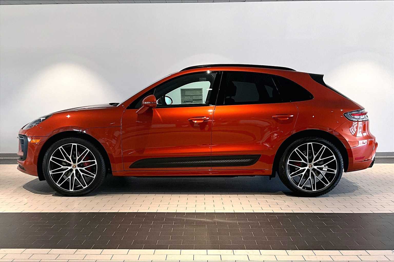 2025 Porsche Macan S photo 2
