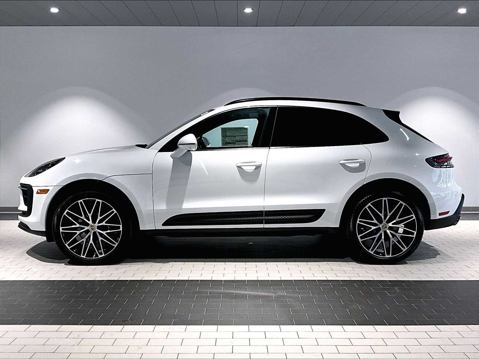 2026 Porsche Macan T photo 2