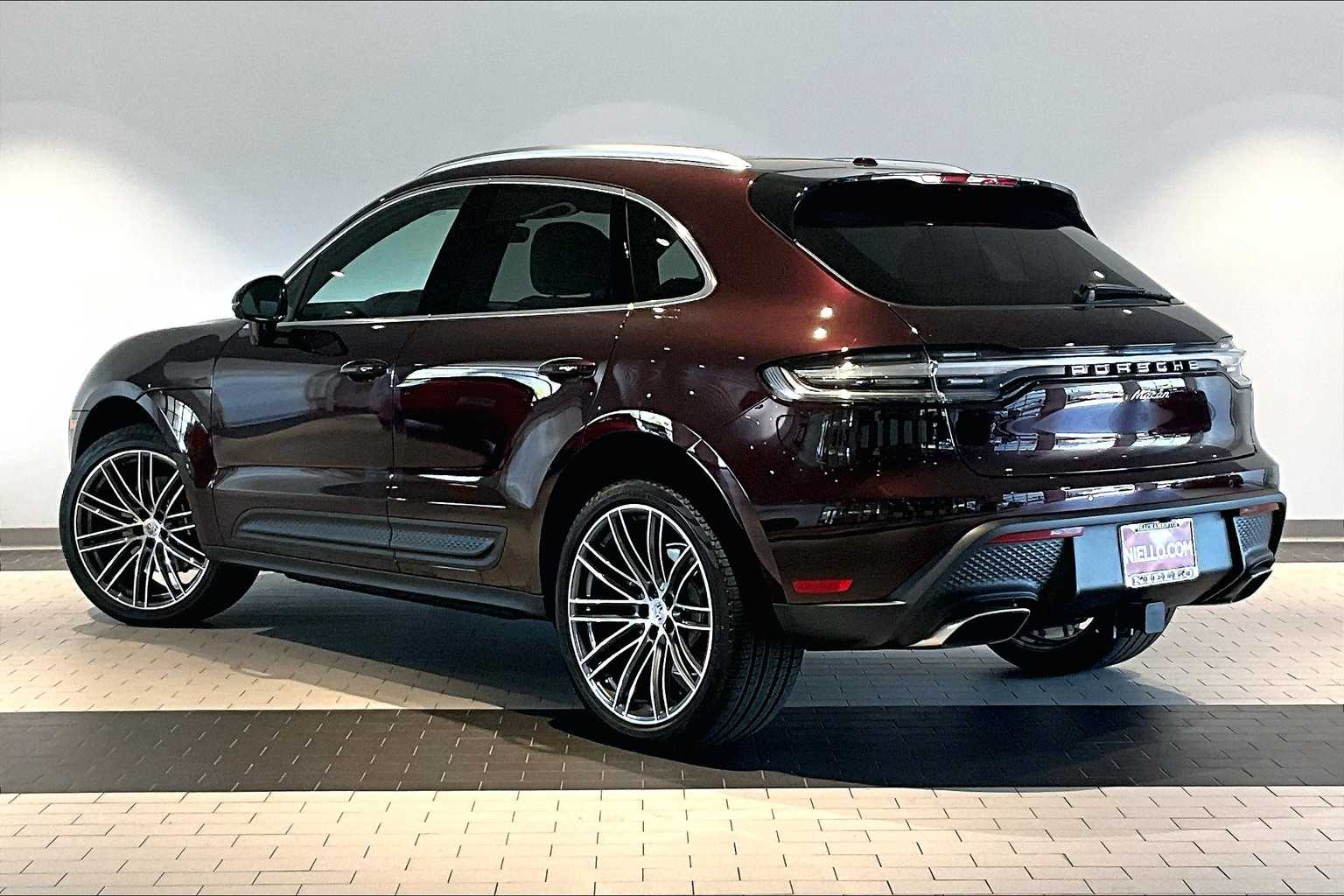 2025 Porsche Macan T photo 3
