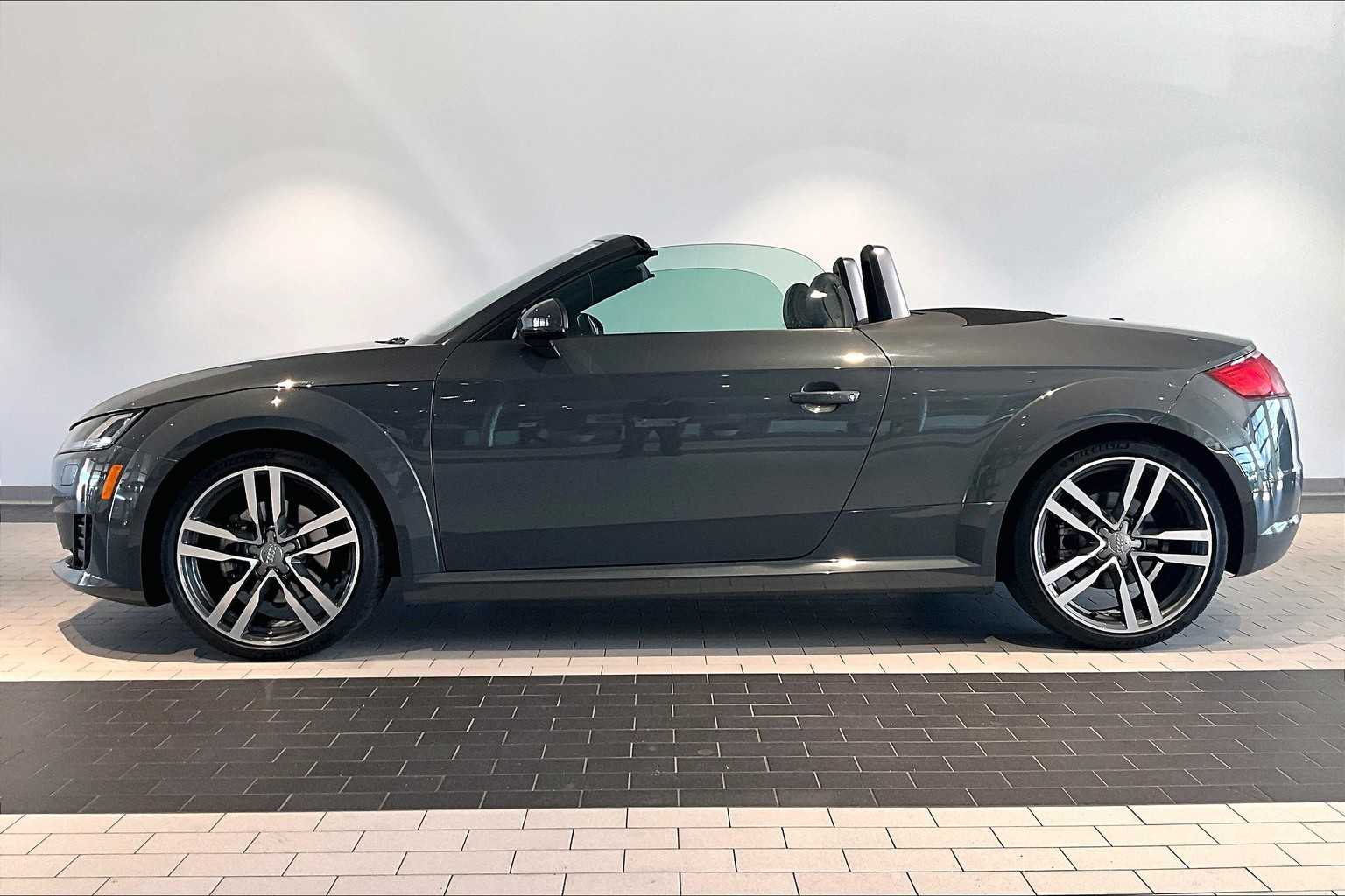 2018 Audi TT Roadster photo 2