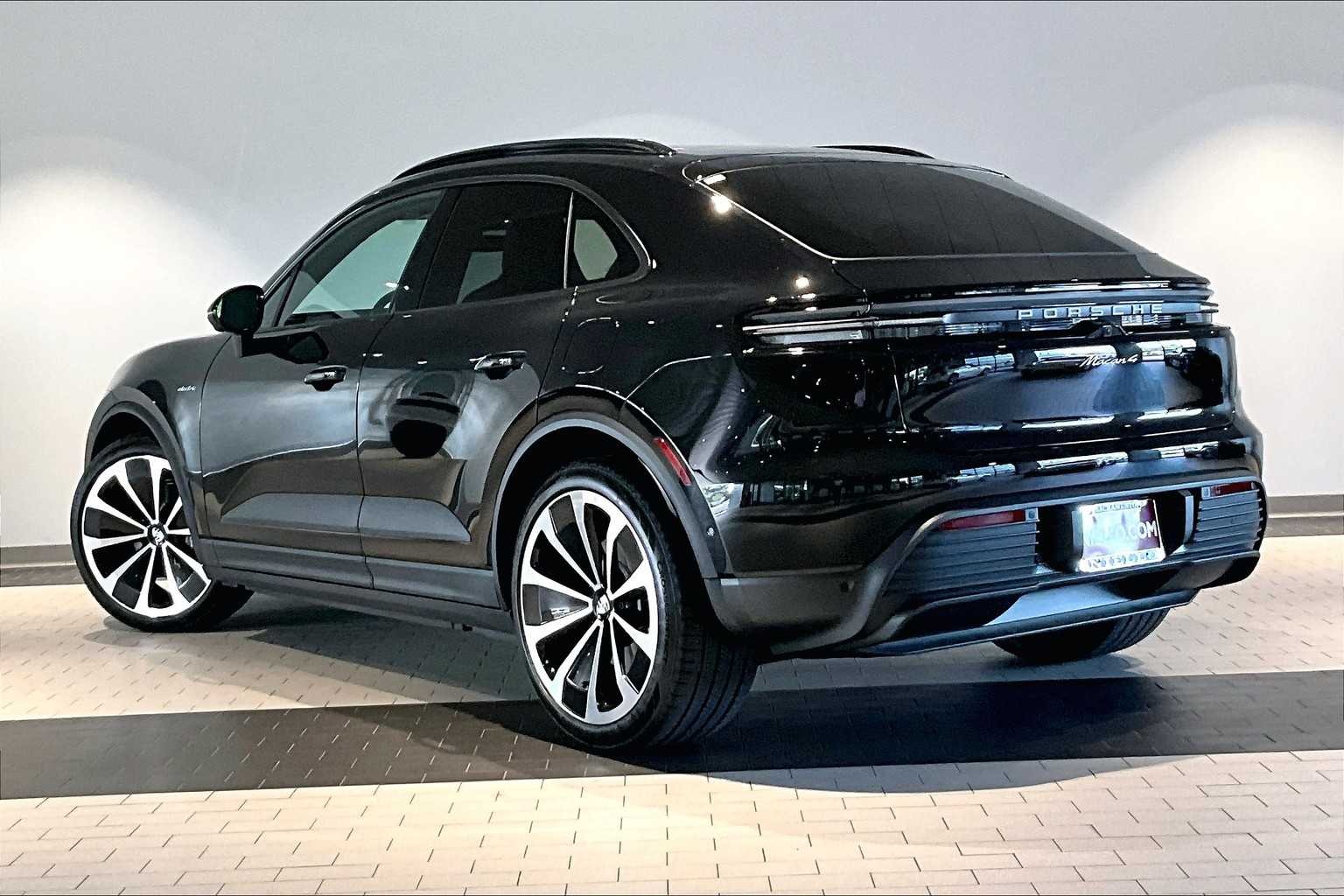 2025 Porsche Macan Electric 4 photo 3