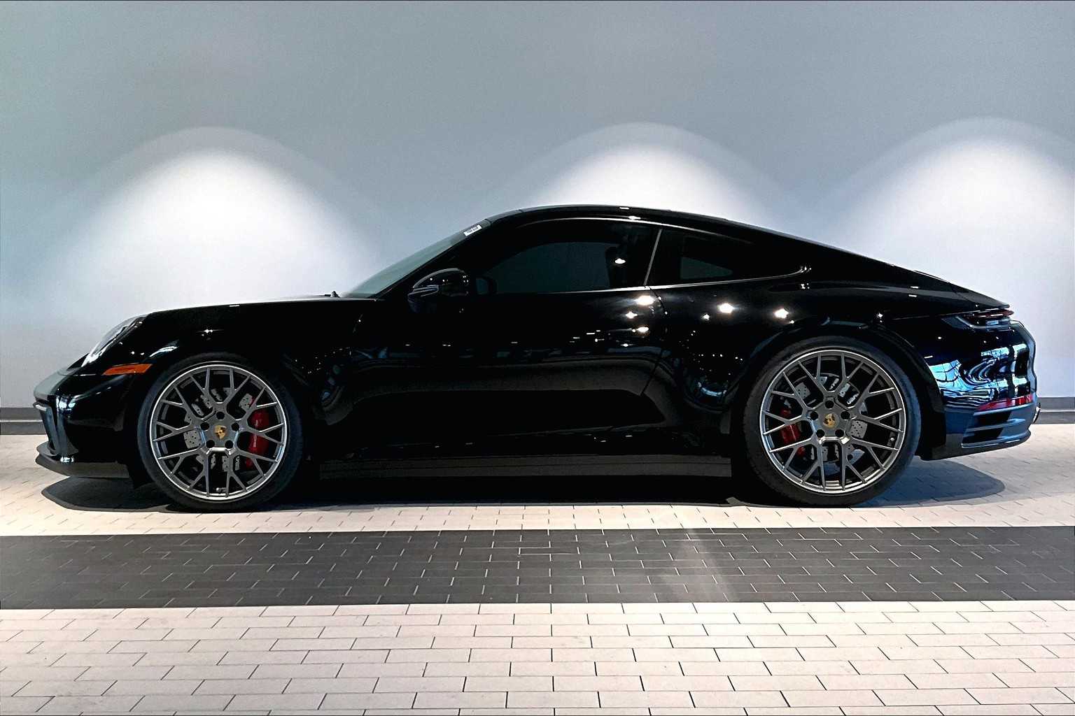 2021 Porsche 911 4S photo 2