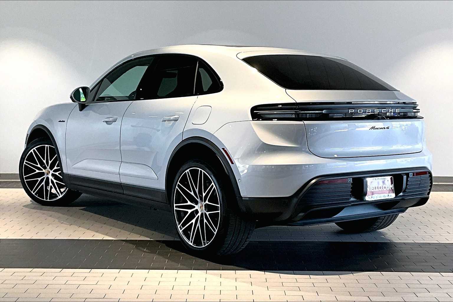 2024 Porsche Macan Electric 4 photo 3