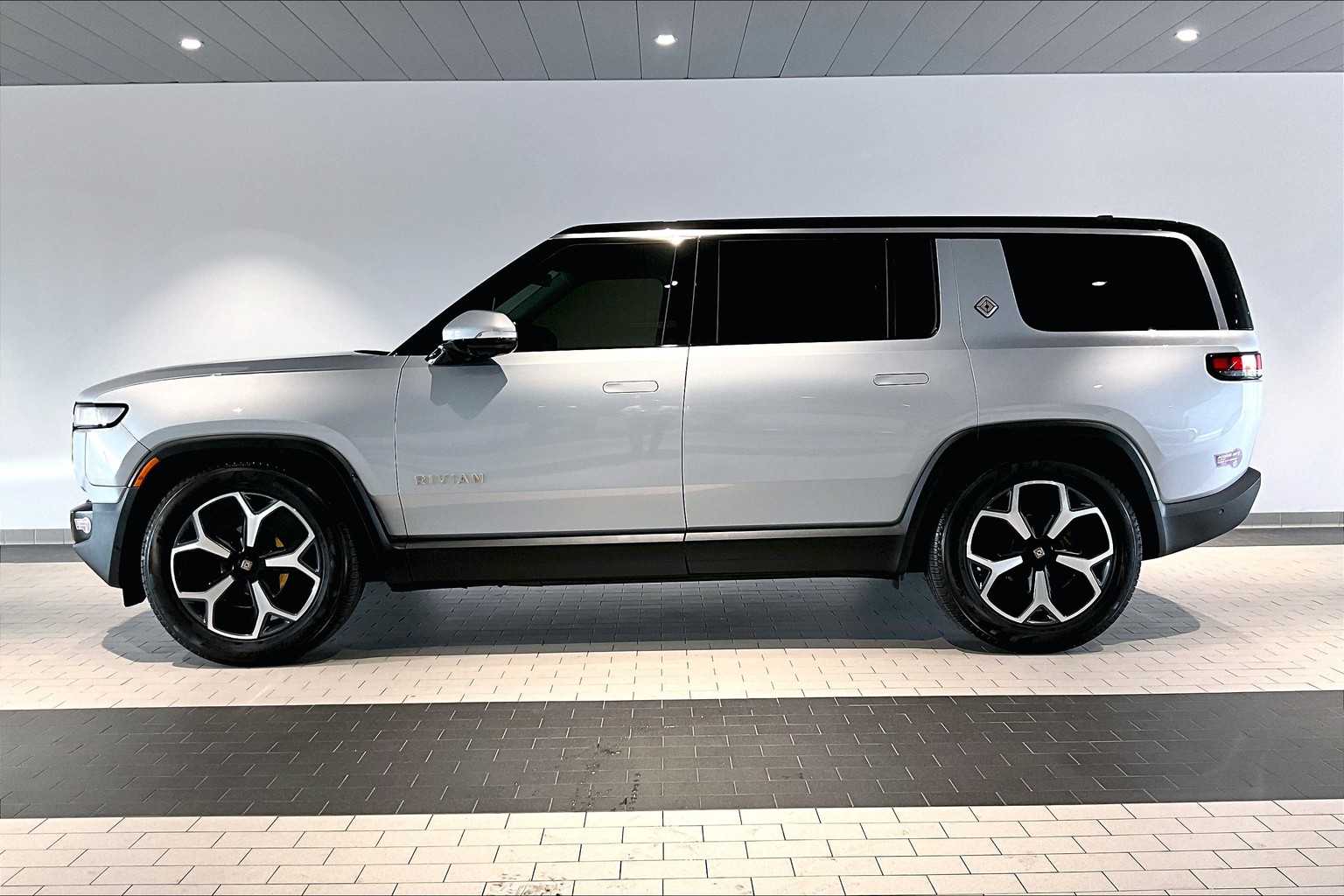 Used 2024 Rivian R1S Adventure with VIN 7PDSGABA2RN031789 for sale in Sacramento, CA