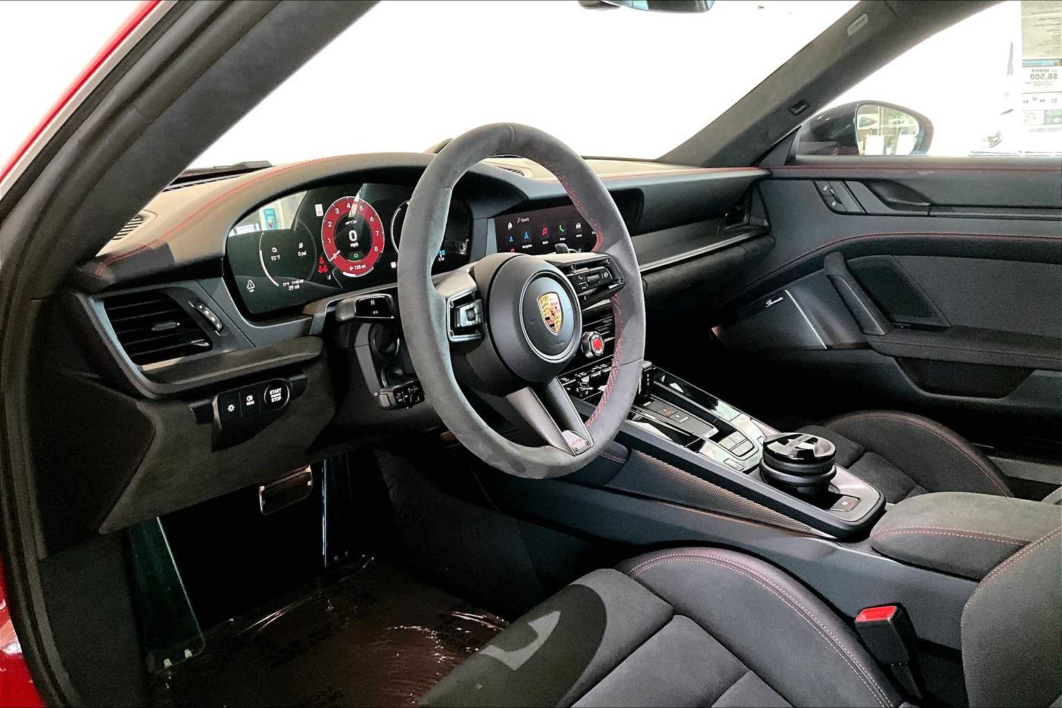 2025 Porsche 911 GTS Coupe photo 4