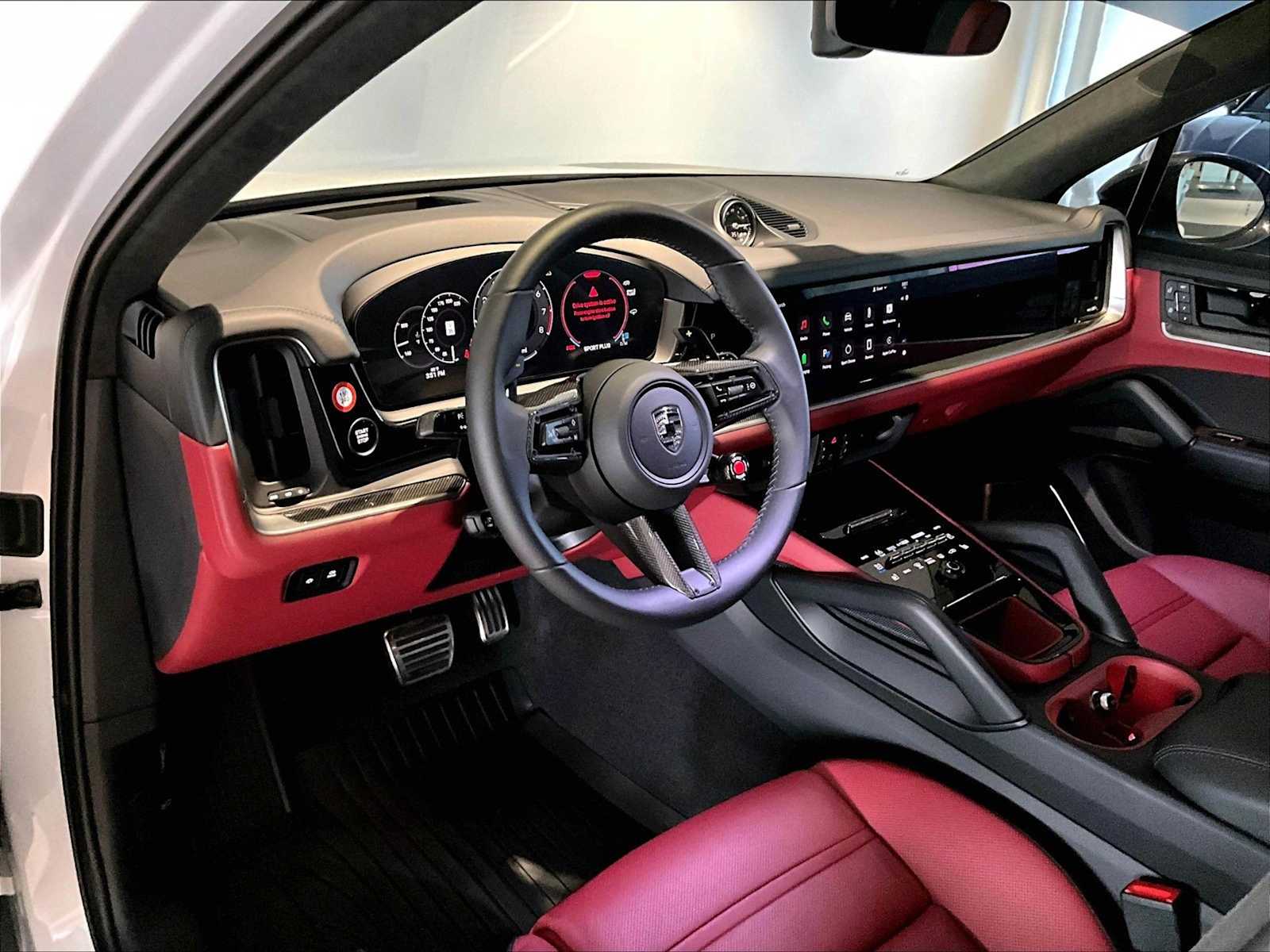 2025 Porsche Cayenne Turbo E-Hybrid photo 4