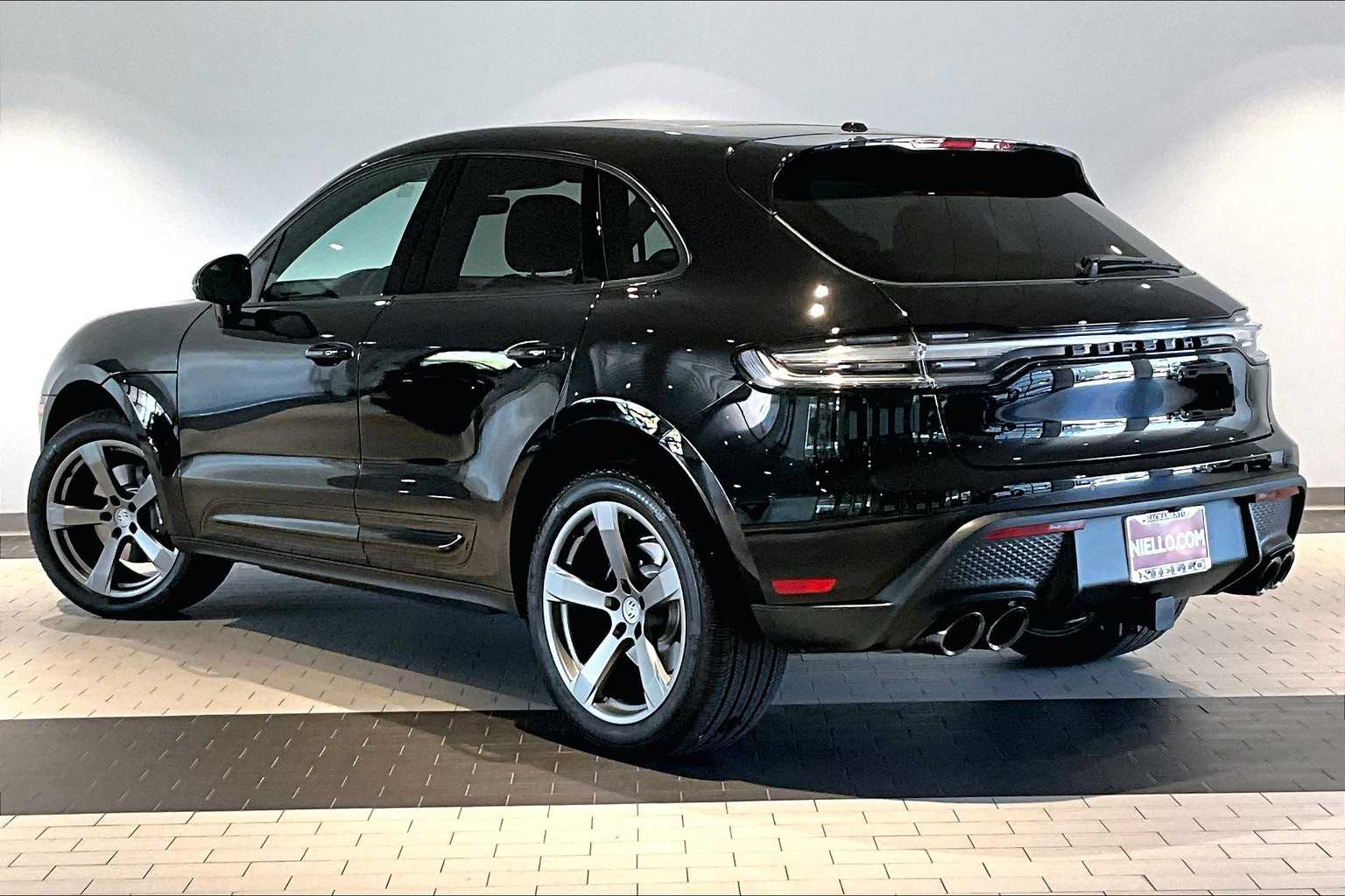 2025 Porsche Macan photo 3