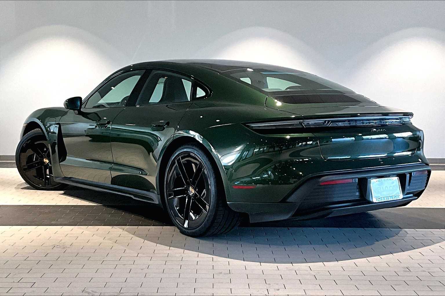 2025 Porsche Taycan photo 3