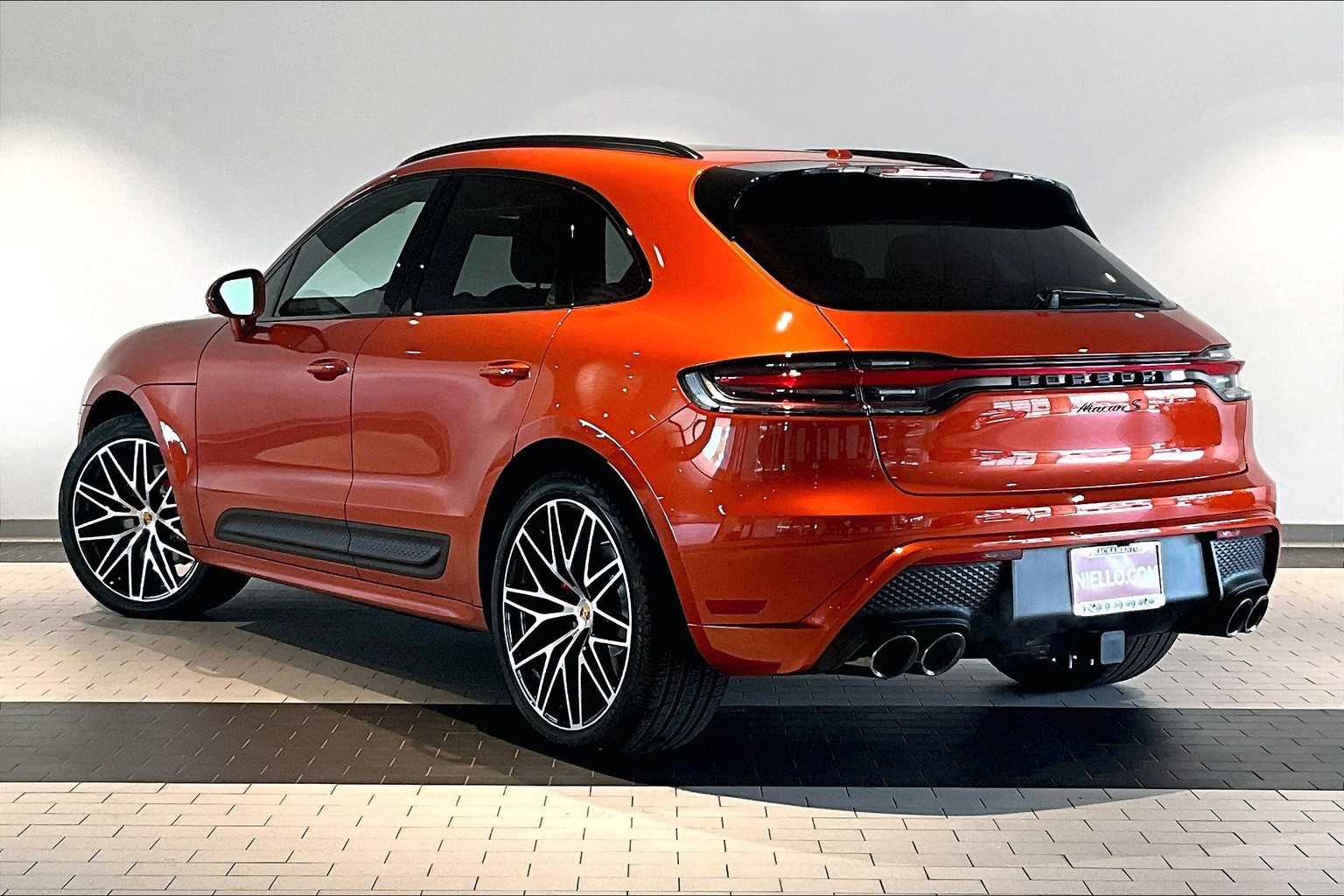 2025 Porsche Macan S photo 3
