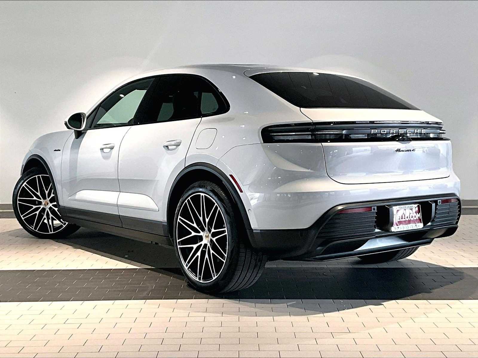 2024 Porsche Macan Electric 4 photo 3