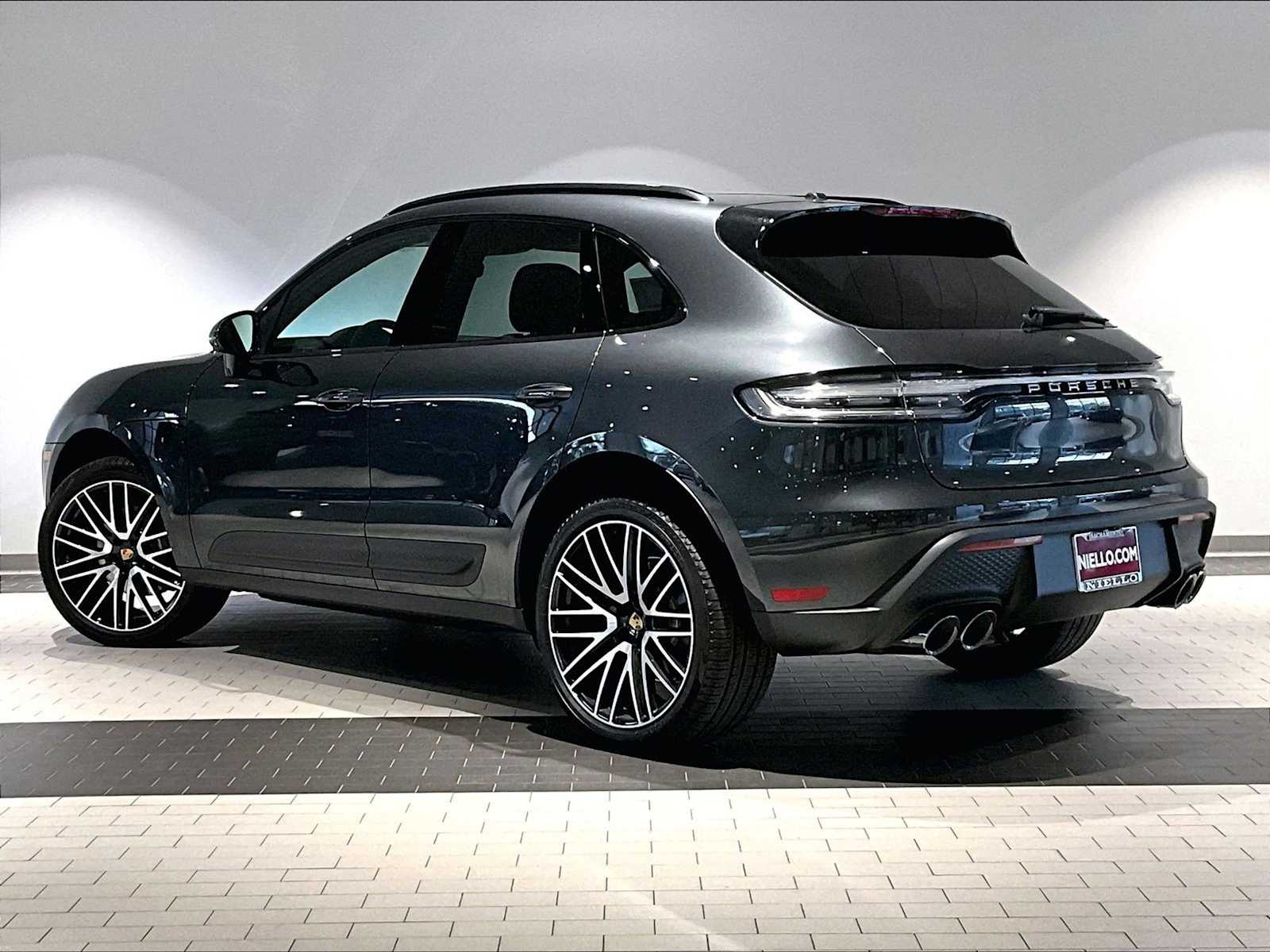 2026 Porsche Macan T photo 3