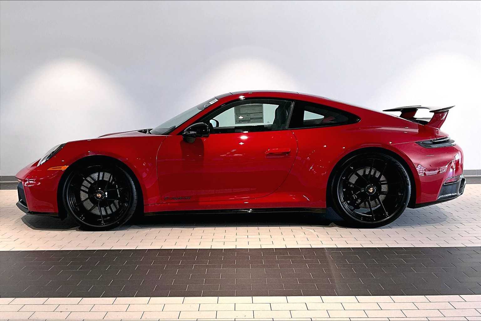 2025 Porsche 911 GTS Coupe photo 2