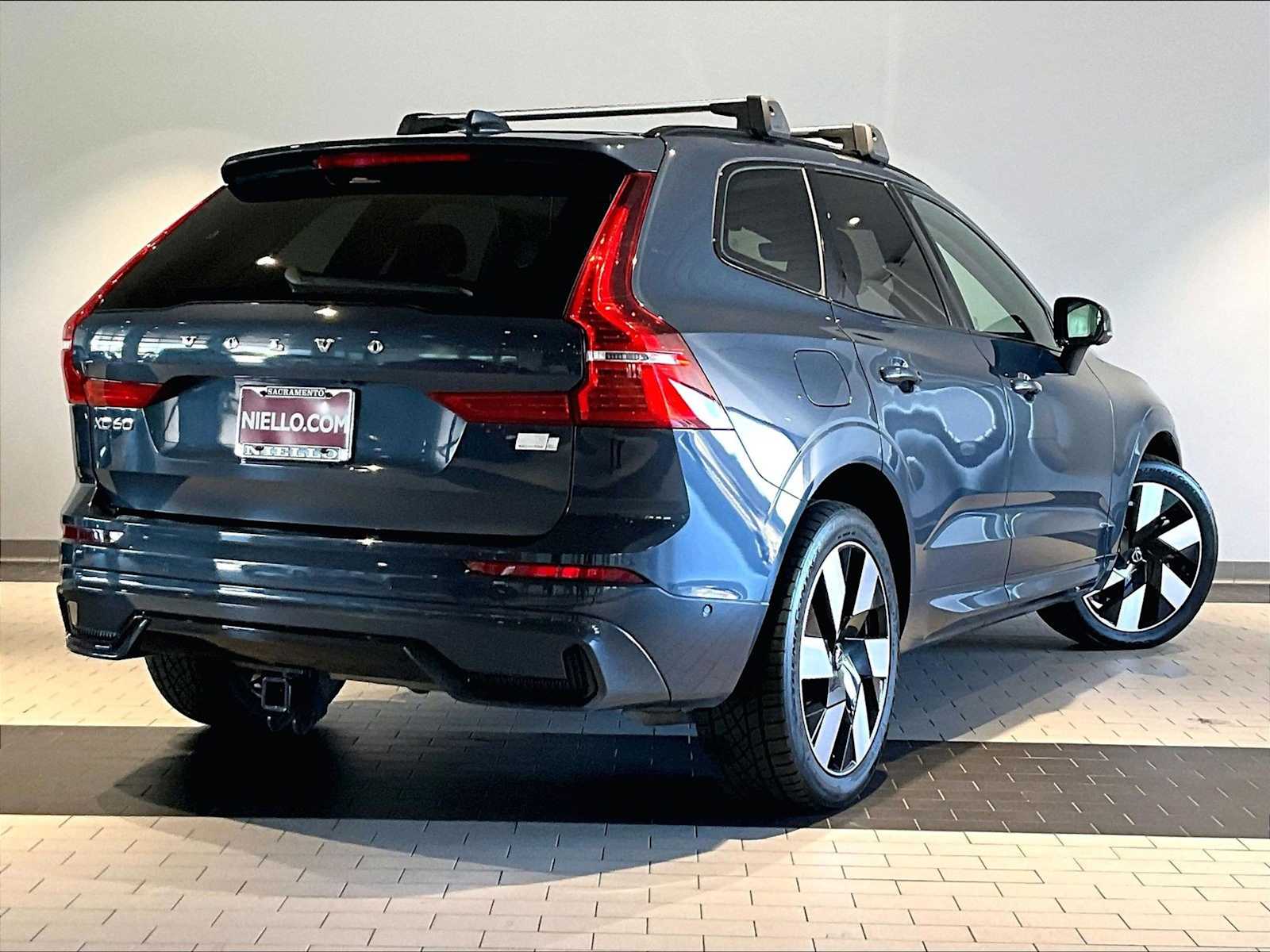 2024 Volvo XC60 Recharge Plug-In Hybrid Ultimate Dark Theme T8 Eawd Phev photo 6