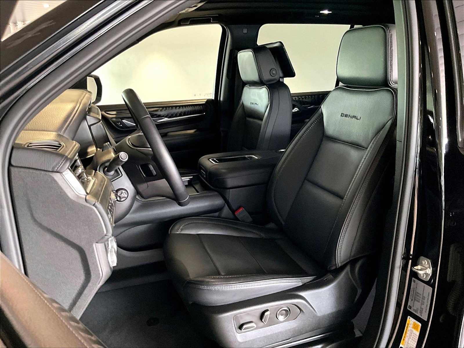 2024 GMC Yukon XL Denali Denali 4WD 4dr photo 4