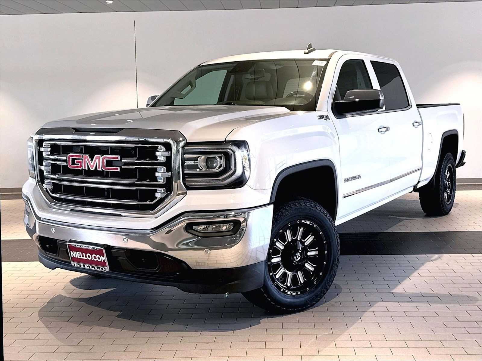 2018 GMC Sierra 4WD Crew Cab Short Box SLT's photo