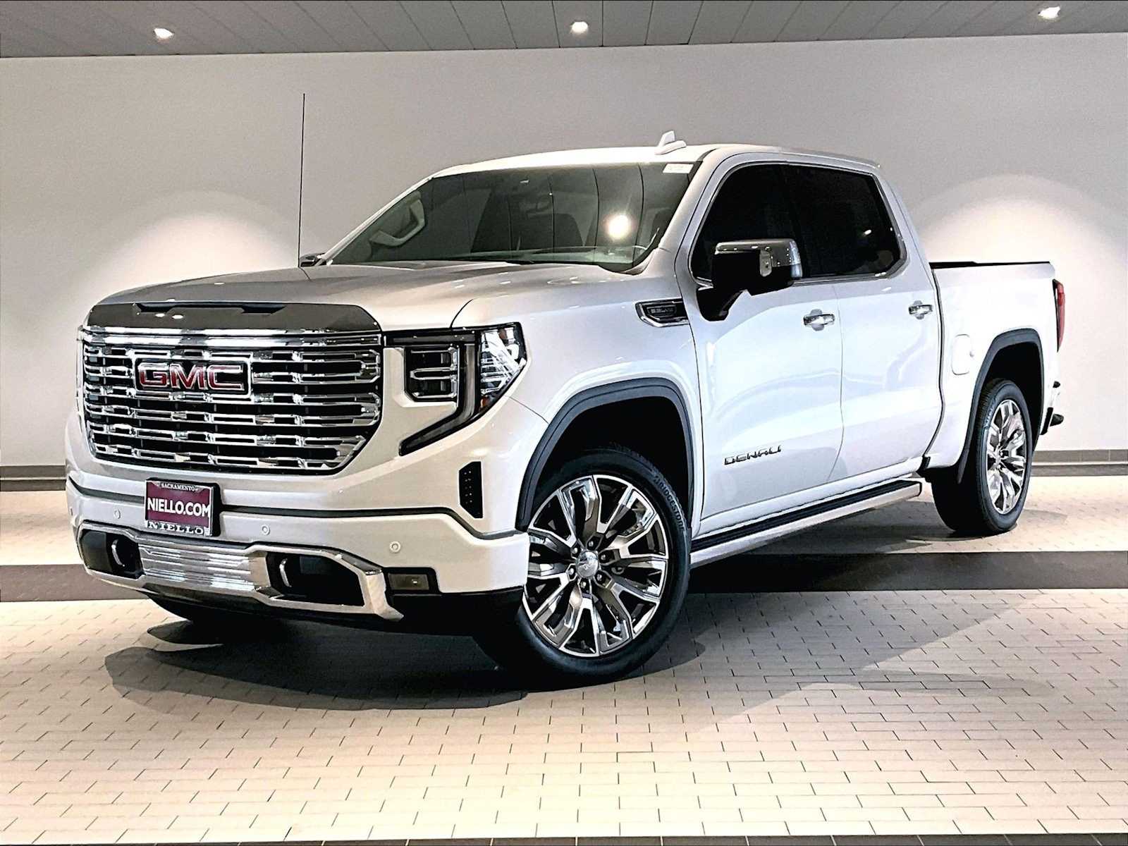2024 GMC Sierra Denali's photo