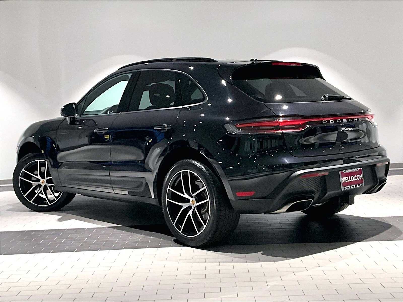 2024 Porsche Macan photo 3