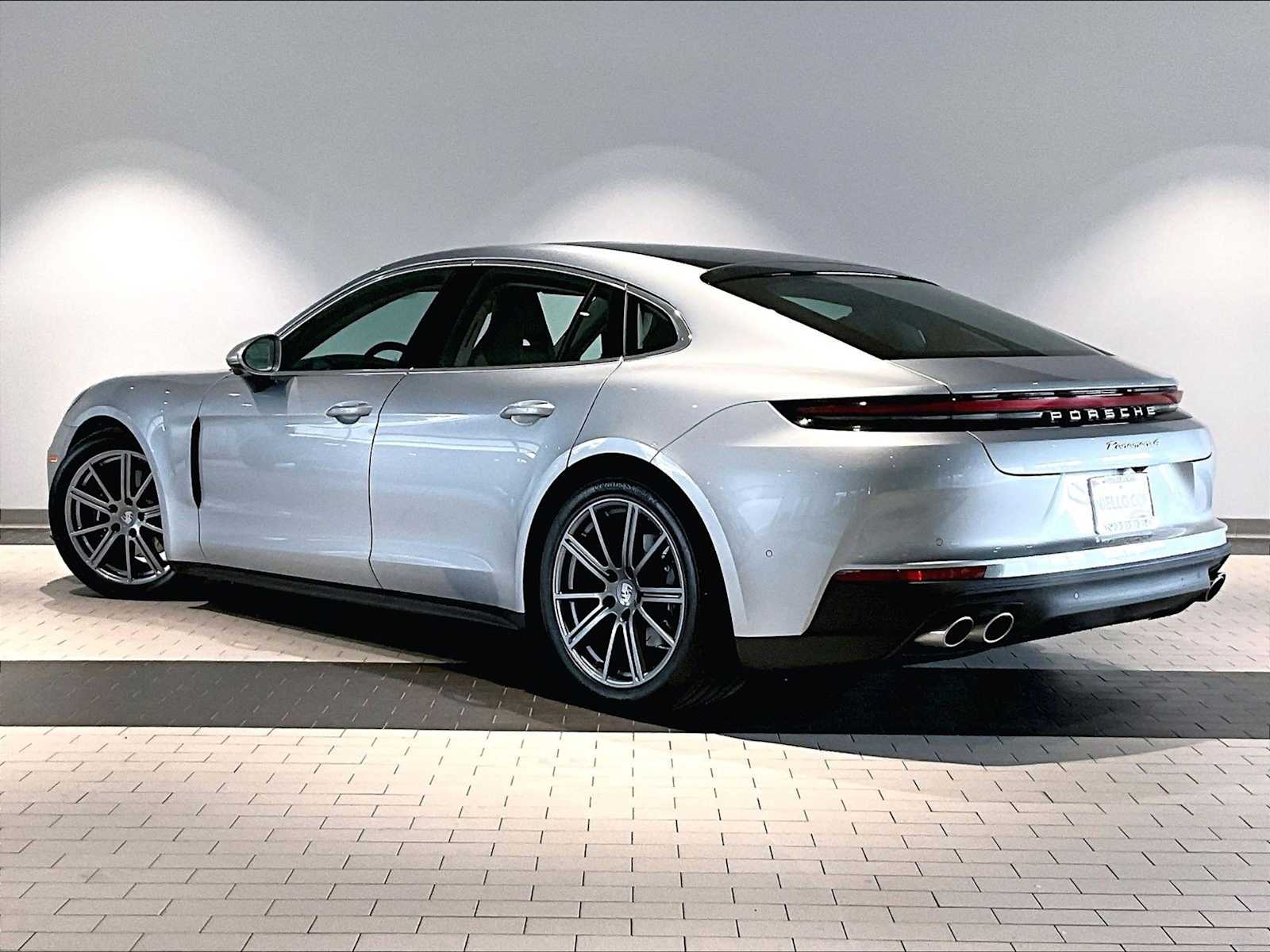 2026 Porsche Panamera 4 photo 3